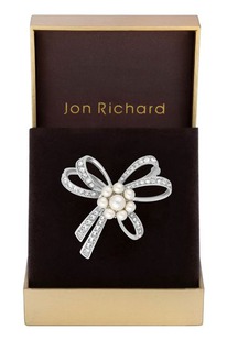 JON RICHARD ����� Tone Gift Boxed Pearl Brooch � ���������� �������