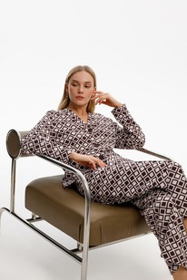 Very Neat    3284/-,